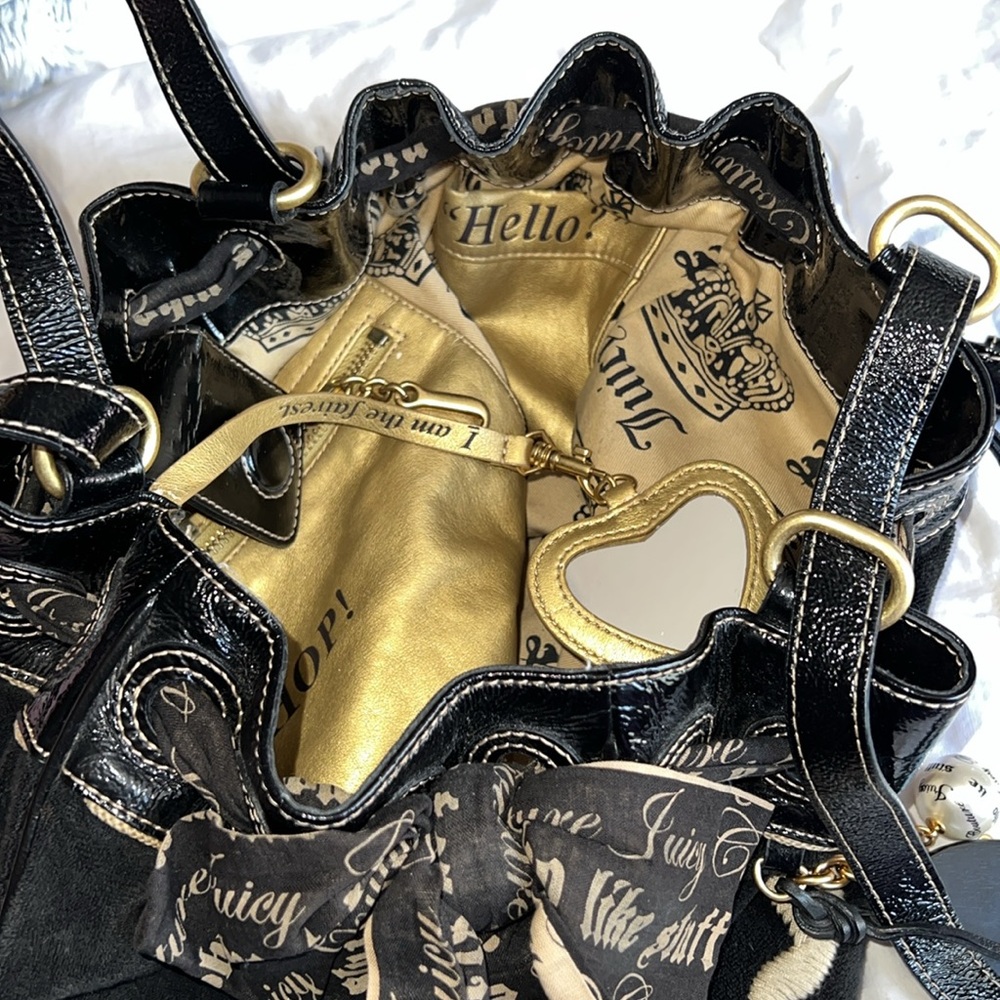 VINTAGE🍓HTF Juicy Couture Strawberry Fields Daydreamer bag Y2K
EUC✨ - Picture 14 of 14